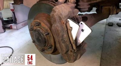 Cât de eficient poate fi un iPhone, folosit pe post de plăcuță de frână la un Prado? (VIDEO) - Photo