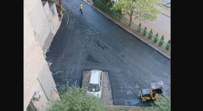 Așa se lucrează în Moldova. Au asfaltat strada în jurul unei mașini! - Photo