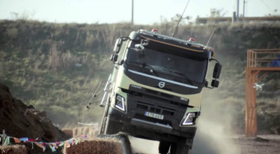 (VIDEO) Volvo a încredințat unei fetițe de 4 ani, să conducă un camion adevărat! Experimentul inedit a devenit viral - Photo