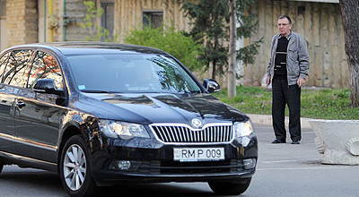 Parlamentul vinde 30 de mașini pentru a cumpăra altele patru a câte 500.000 de lei fiecare! - Photo