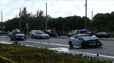 (VIDEO) Vezi cum se deformează o mașină electrică într-un impact! Accidentul dintre un C-Class și un Jaguar I-Pace - Photo