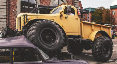 În Rusia se vinde un offroader cu o cabină de ZIL, motor de Chevrolet Suburban și evacuare de Lamborghini Gallardo! - Photo