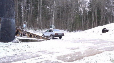 (VIDEO) Vezi în ce se transformă o Lada 21099 expusă unui val exploziv similar cu cel al unei bombe nucleare! - Photo