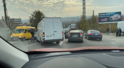 Evitați str Vadul lui Vodă din capitală. Accident cu 4 mașini și ambuteiaje imense! - Photo