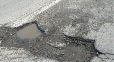 Despăgubiri pentru șoferii care au dat în groapă: ”Conducătorii auto nu au obligația de ocolire a gropilor” - Photo