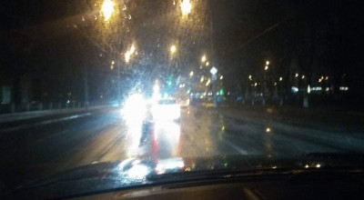 Mesaj către pietoni: ”Iată cum vedem noi drumul, când plouă!” - Photo