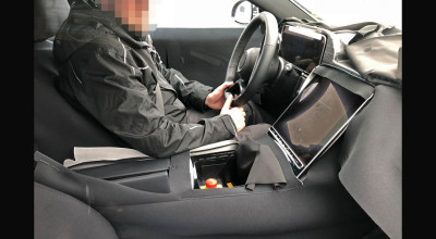 Noi imagini cu S-Class W223, limuzina care renunță la ”luxul vechi” în favoarea unui display inspirat de Tesla - Photo