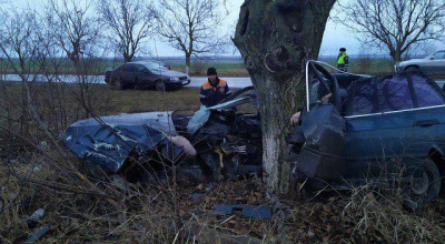 BMW izbit într-un copac, la Rîbnița! Șoferul de 25 de ani a murit pe loc - Photo