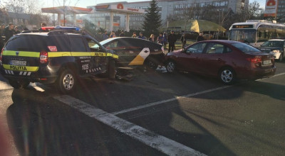 Accident în lanț pe strada Mihai Viteazul. În impact a fost implicată și o mașină a POLIȚIEI! - Photo