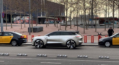(FOTO) Viitorul concept al celor de la Renault a fost surprins pe o stradă din Barcelona! - Photo