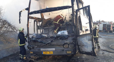 Un autobuz a luat foc din mers în raionul Orhei! Vehiculul a ars în totalitate - Photo