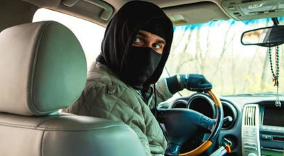 Cel mai insistent hoț s-a născut în România. Împingea mașina cu rezervorul gol! - Photo