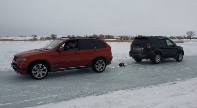 BMW X5 și Toyota Land Cruiser Prado își măsoară puterile pe gheață (VIDEO) - Photo