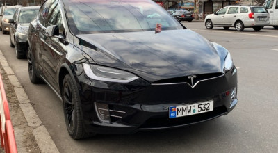 Încă un Model X produs de Tesla a fost văzut în oraș - Photo