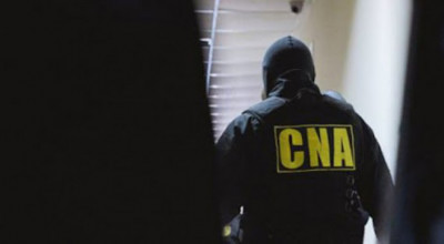 Doi poliţişti, reţinuţi de CNA pentru mită! Au cerut 6.000 de lei de la un șofer aflat în stare de ebrietate narcotică - Photo