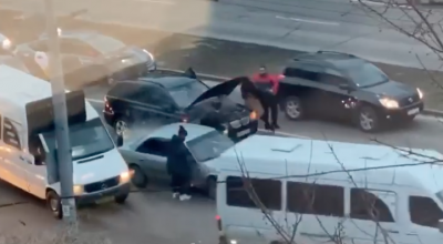 (VIDEO) BMW-ul unei șoferițe a luat foc din mers, pe o stradă din Chișinău! - Photo