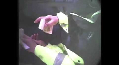 (VIDEO) Ofițeri de patrulare surprinși în momentul în care împărțeau mita primită de la șoferi! - Photo