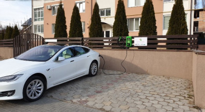 În Chișinău a fost inaugurată prima stație de reîncărcare pentru EV-uri, alimentată cu baterii solare - Photo