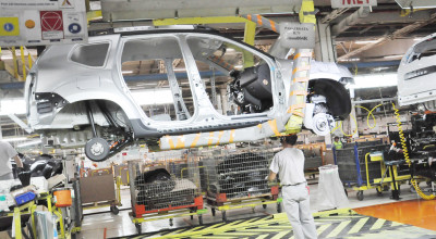 Dacia Duster după 10 ani de zile: aproape 1.8 milioane de exemplare vândute și 27 miliarde de euro venit - Photo