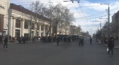 Atenție șoferi! Evitați sectorul Centru. Străzile au fost blocate de manifestanți - Photo