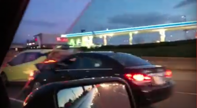 S-a tamponat în mașina din față, în timp ce înjura un alt șofer (VIDEO) - Photo