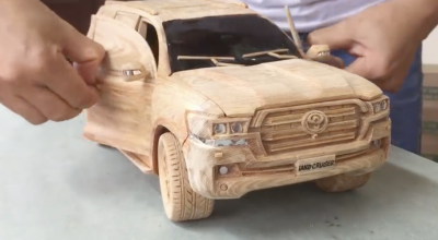 (VIDEO) Vezi cum din cinci scânduri de lemn poți confecționa un Land Cruiser 200! - Photo
