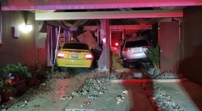 Să vezi și să nu crezi! Beat și drogat s-a izbit de trei ori într-o casă cu două mașini diferite, după care a încercat să fugă - Photo