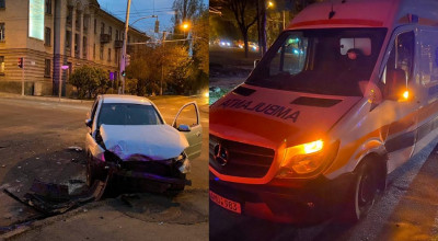 (FOTO) Ambulanță din capitală accidentată în timp ce transporta un pacient suspectat de COVID-19! - Photo