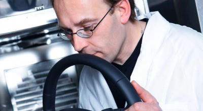 Îți place să miroși interiorul mașinii tale? Audi are oameni angajați special pentru asta! - Photo