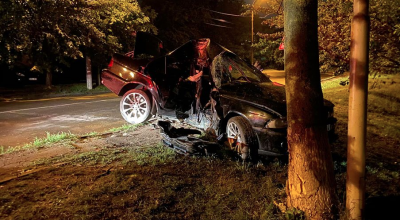 Ploaie, ud, derapaj și...copac! Încă un BMW adăugat la statistica accidentelor - Photo