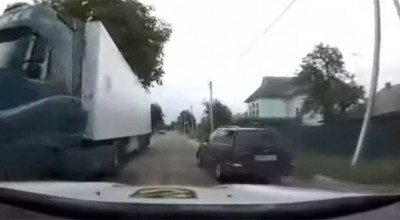 (VIDEO) A consumat alcool la o benzinărie și a urcat la volan! Poliția l-a urmărit până și-a tamponat mașina - Photo