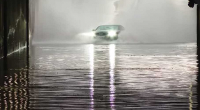 Quattro sau nu, orice Audi se scufundă în apă la fel! Priviți cu cât curaj s-a aruncat în pasajul inundat acest șofer (VIDEO) - Photo