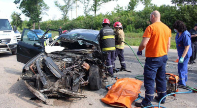 (VIDEO) Descarcerarea unui șofer din Audi A6, după ce s-a ciocnit cu un KAMAZ - Photo