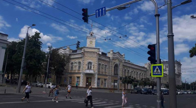 Cu un semafor în plus pe bd Ștefan cel Mare! Iată la care intersecție a fost pus în funcțiune! - Photo