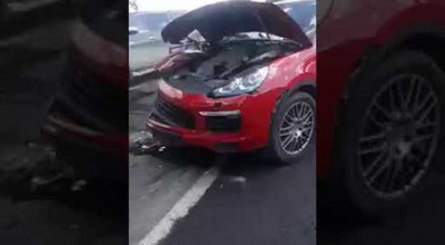 (VIDEO) Șoferița unui Porsche s-a izbit într-un compactor pe traseul Chișinău-Orhei! - Photo