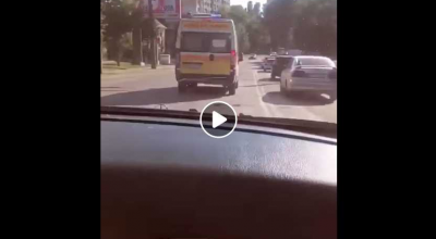 A condus pe contrasens, după o ambunlanță. Test pentru INSP: Noi oferim dovezile și numele, îl sancționați sau nu? (VIDEO) - Photo