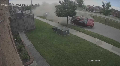 (VIDEO) BMW-ul i-a salvat viața, după ce s-a izbit cu viteză într-o bordură și a zburat mai mult de 50 de metri - Photo