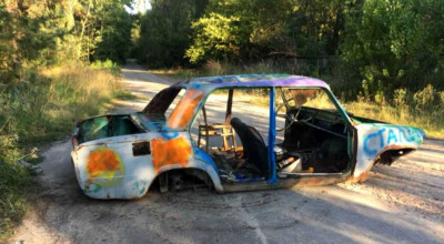 Vezi cum arată vehiculele abandonate de la Cernobîl după 34 de ani de la tragedie! - Photo
