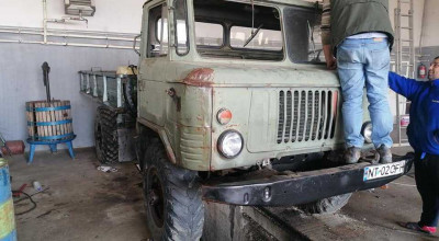 Chiar dacă l-au construit rușii, în România i-au pus motor de Mercedes-Benz! Acum GAZ-66 este de vânzare - Photo