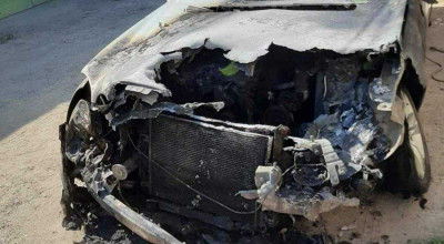 Două mașini au fost incendiate la Bălți în decurs de o oră, alte două au fost salvate de flăcări. Făptașul e reținut - Photo