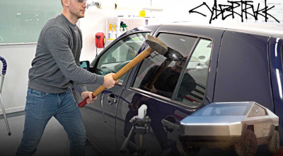 (VIDEO) Cât de rezistentă la spargere poate fi sticla unui Golf comparativ cu Cybertruck? - Photo