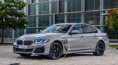 BMW prezintă noul 545e xDrive. Sedanul electrificat oferă 394 CP și consum de 2.4 litri/100 km - Photo