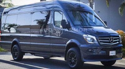 Fortăreața pe roți: Mercedes-Benz Sprinter, blindat de un atelier american - Photo