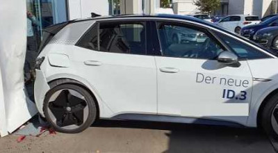 Primul accident al noului Volkswagen ID.3. Șoferul de 89 ani a produs daune de 60.000 € - Photo