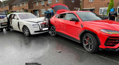 Accident între un Rolls-Royce Ghost și un Lamborghini Urus. Vinovatul a fugit, dar și-a uitat actele în mașină - Photo