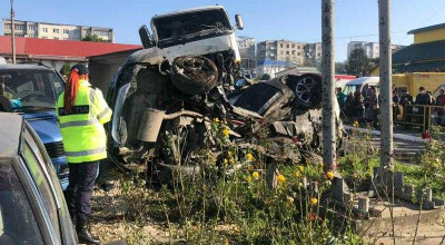 Informații noi despre accidentul de la Briceni! Camionul era încărcat cu 20 de tone de pietriș, trei persoane au fost spitalizate - Photo