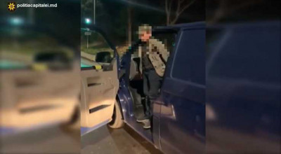 Minor de 15 ani, anunțat în căutare, prins în Chișinău la volanul unui Volkswagen Transporter furat - Photo