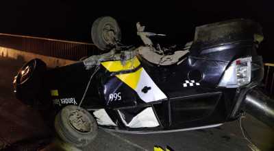 Un taximetrist în stare de ebrietate avansată a fost spitalizat după ce s-a răsturnat pe traseul Chișinău-Bălți - Photo