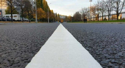 A început a fi aplicat marcajul rutier pe str. Albișoara! Chirtoacă va fi mirat, dar acesta nu se va șterge la prima ploaie - Photo