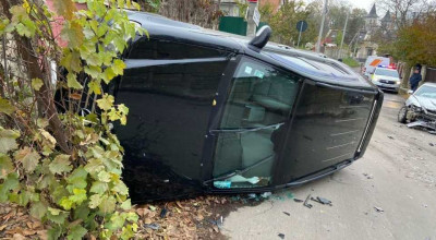Accident pe strada Lomonosov. Două persoane au fost spitalizate după ce un Mercedes s-a ciocnit cu o Skoda - Photo